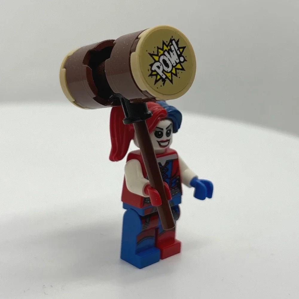 LEGO DC SuperHeroes Harley Quinn Minifigure sh273 Red Blue Mallet Hammer 2 faces